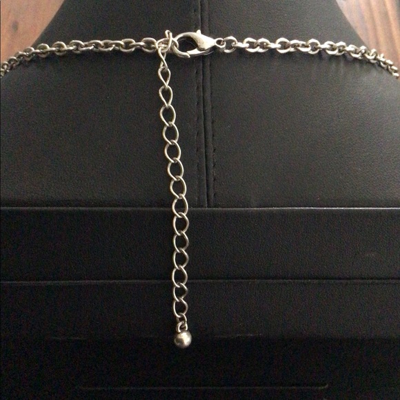 Silver-tone necklace w/dramatic sunburst of 61 hammered metal spikes. Unbranded - Picture 6 of 6